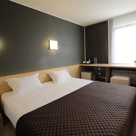 Futuro Hotel Bishkek Quarto foto